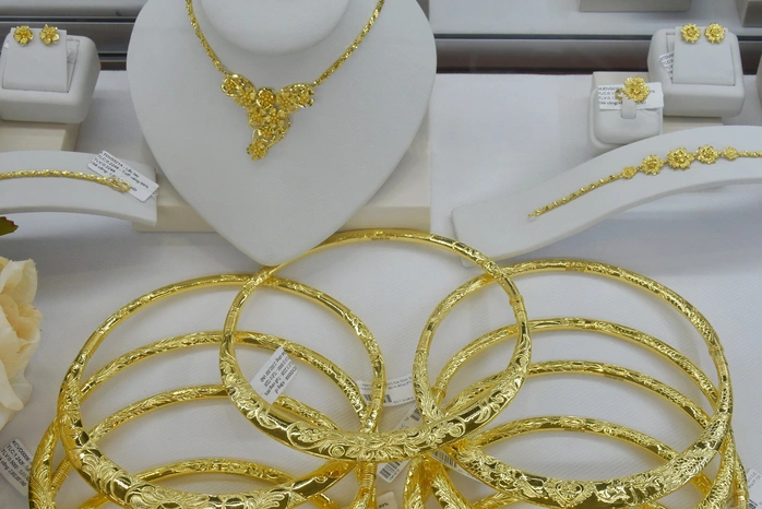 Giá vàng hôm nay 28-1: Giá vàng thế giới tăng hơn 170 USD